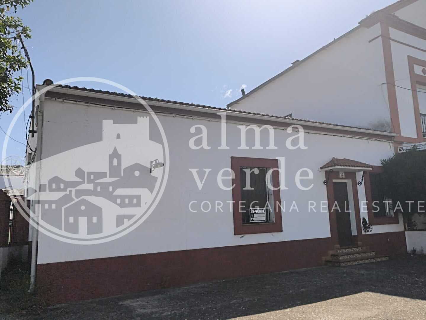Casa céntrica de esquina frente a la estación - Image 3