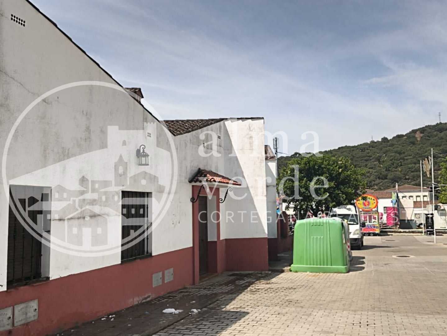Casa céntrica de esquina frente a la estación - Image 4