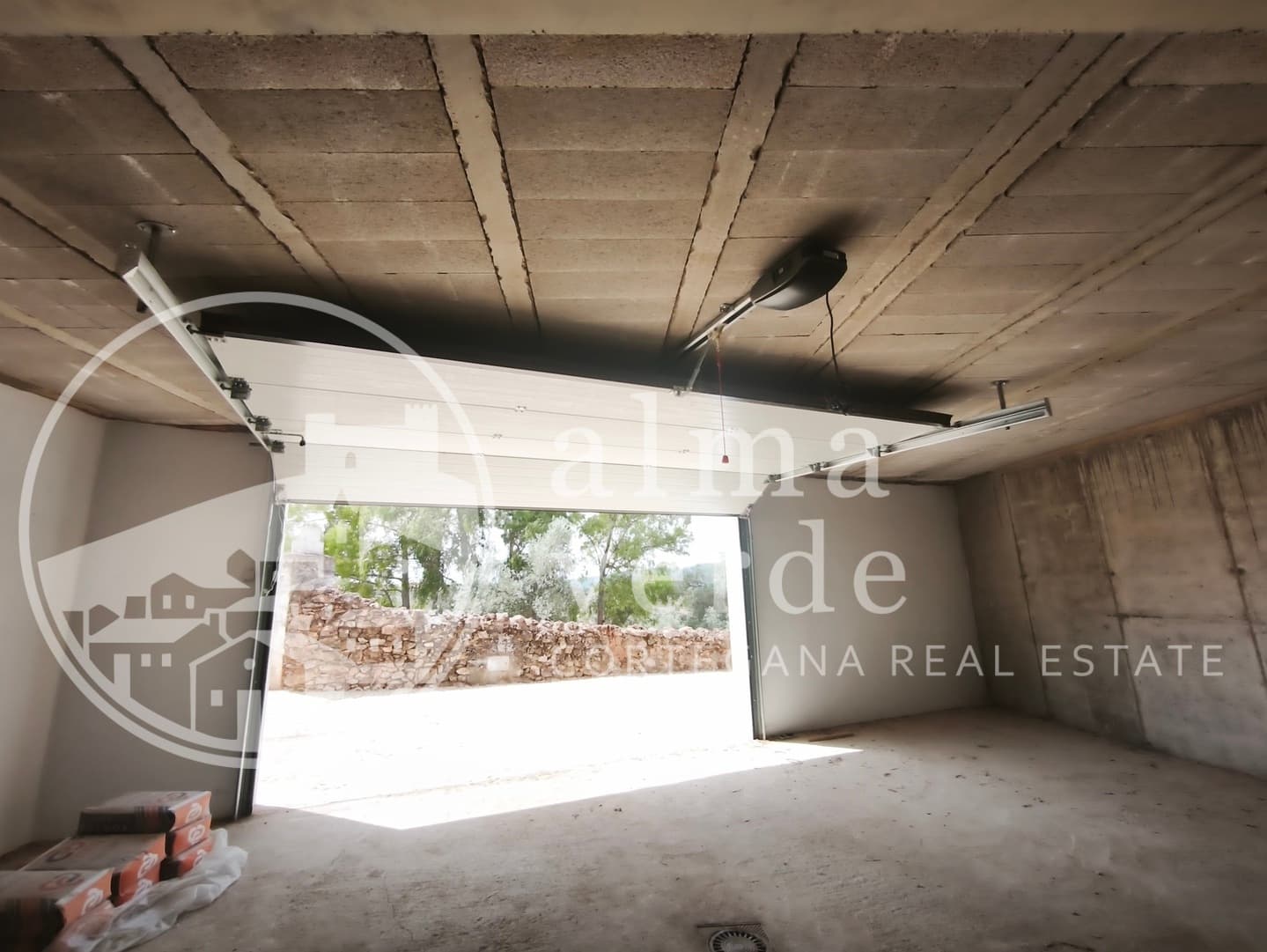 An Exceptional Architectural Weekend Retreat in the Heart of the Sierra de Aracena y Picos de Aroche Natural Park - Image 4