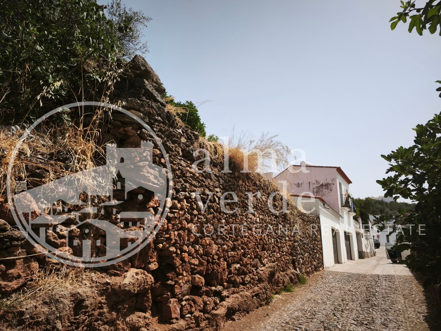 An Exceptional Architectural Weekend Retreat in the Heart of the Sierra de Aracena y Picos de Aroche Natural Park - Image 13