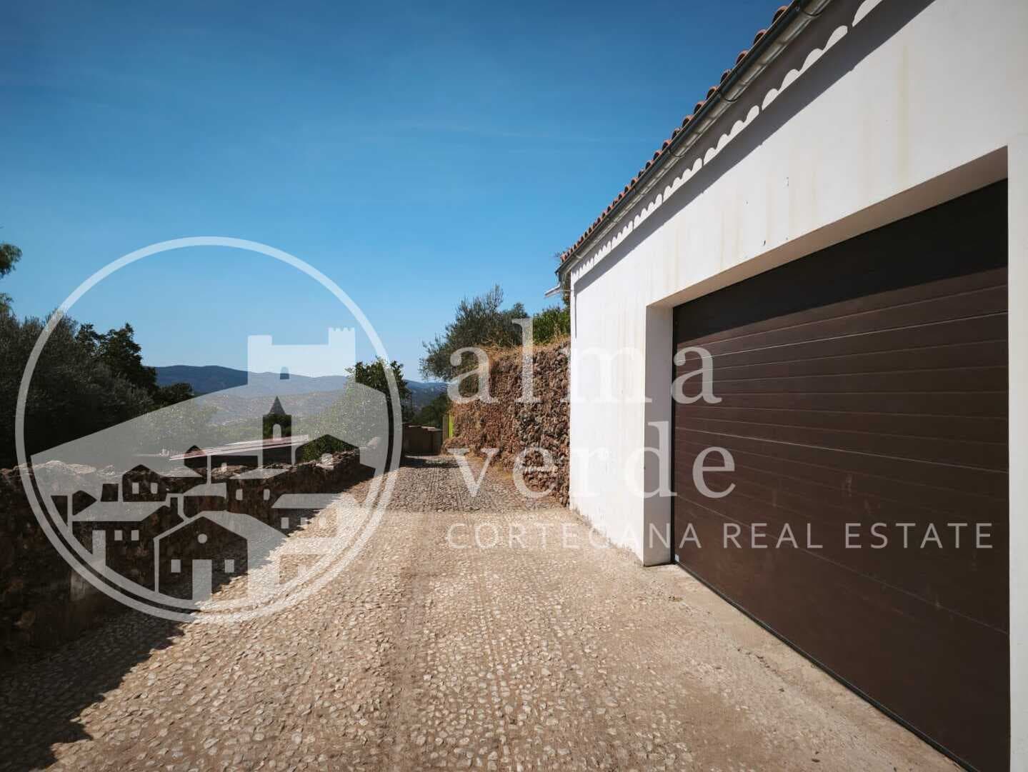 An Exceptional Architectural Weekend Retreat in the Heart of the Sierra de Aracena y Picos de Aroche Natural Park - Image 2